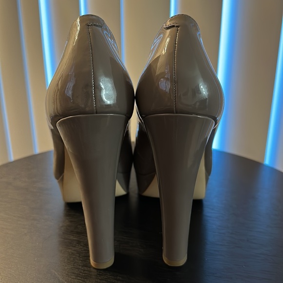 BCBG PL-JAXX Patent Heels - Picture 4 of 8